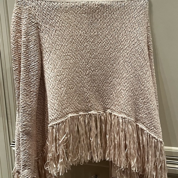 BCBGMAXAZRIA.  SWEATER SHAWL - Picture 3 of 3
